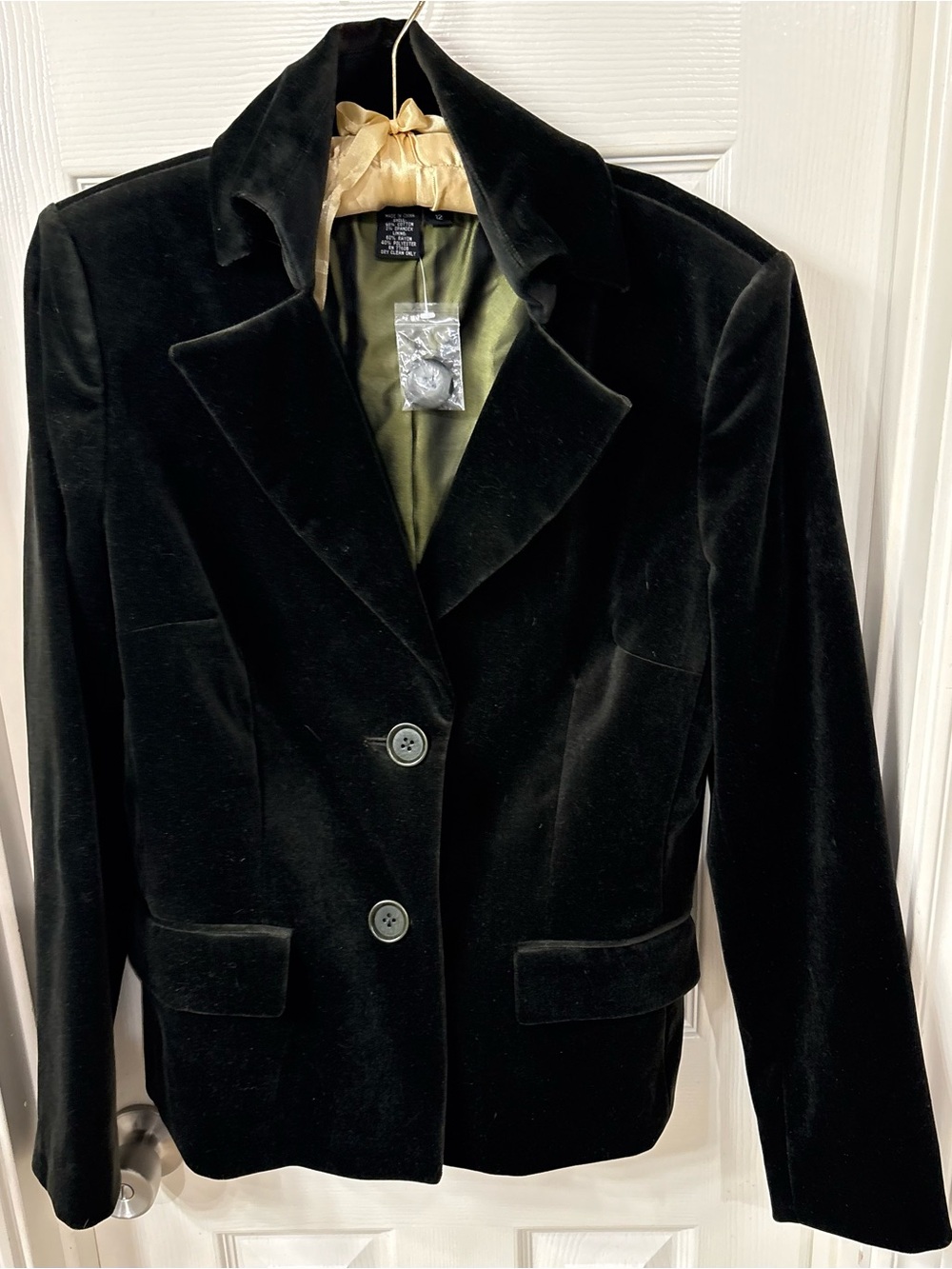 NWT J. PETERMAN CO. Dark lode. Green Velvet Blazer-sz 12. Could fit 10